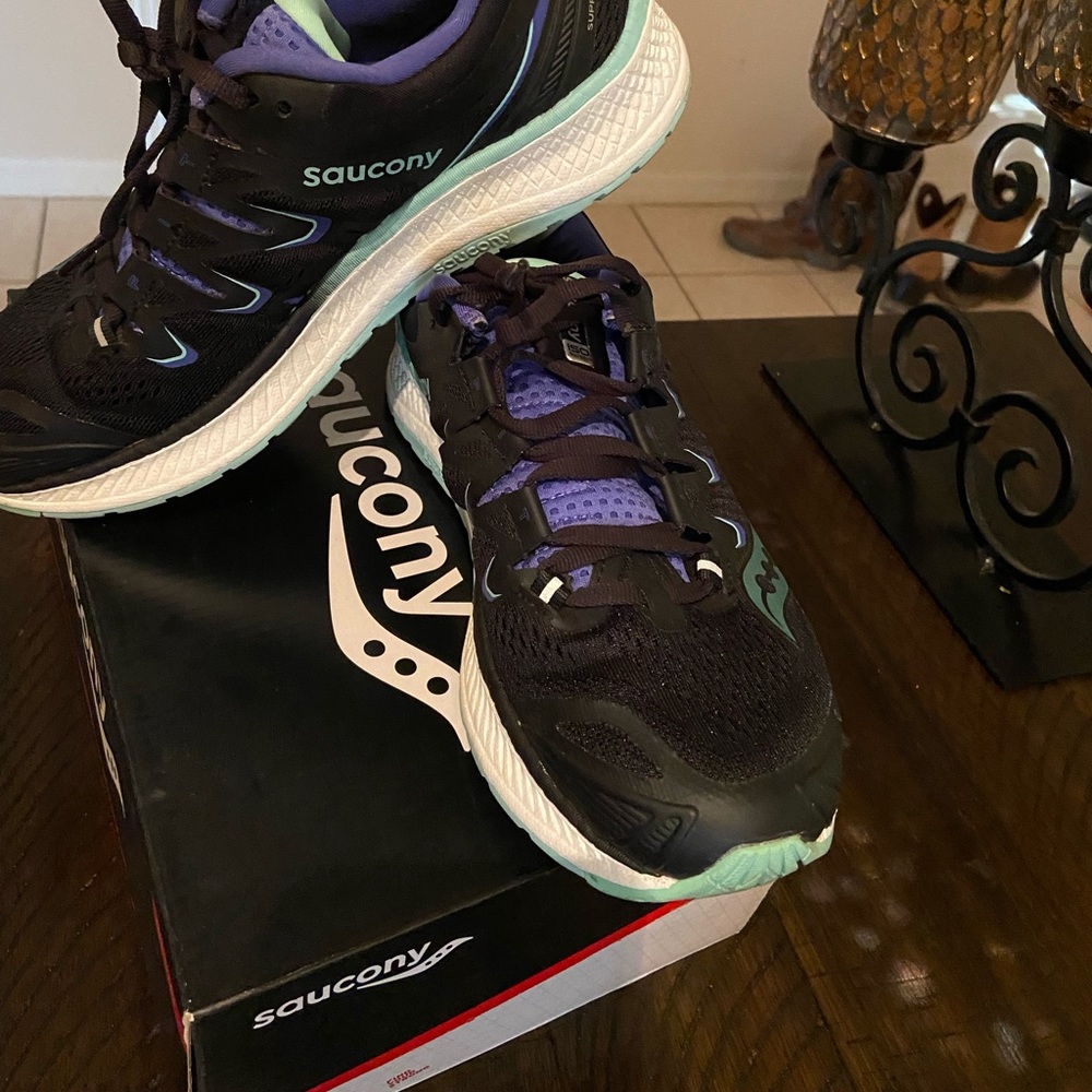 Saucony Running Shoe Size 8 . Barely Worn - image 3